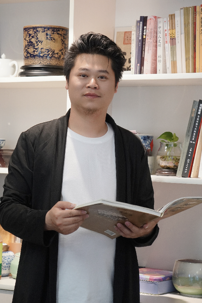 曹國(guó)飛（國(guó)瓷紅葉畫院高級(jí)畫師）