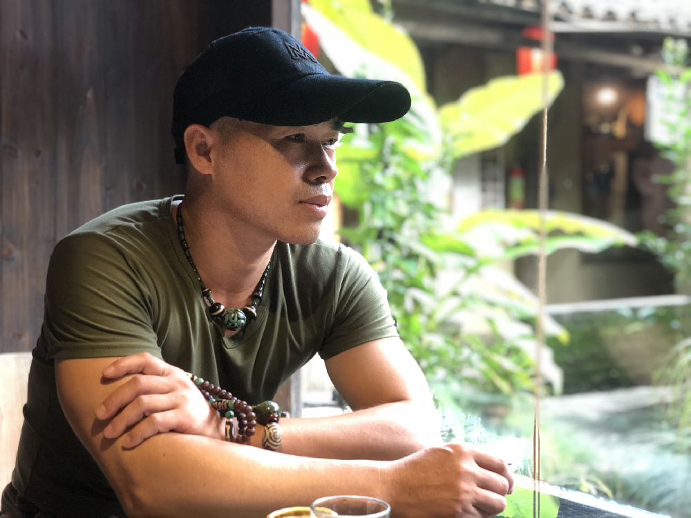 黃光華（國(guó)瓷紅葉畫(huà)院高級(jí)畫(huà)師）